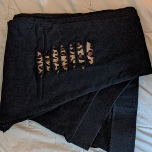 EUC Size 3 Torrid Premium Legging - Black With Slashed Leopard Print 🐆